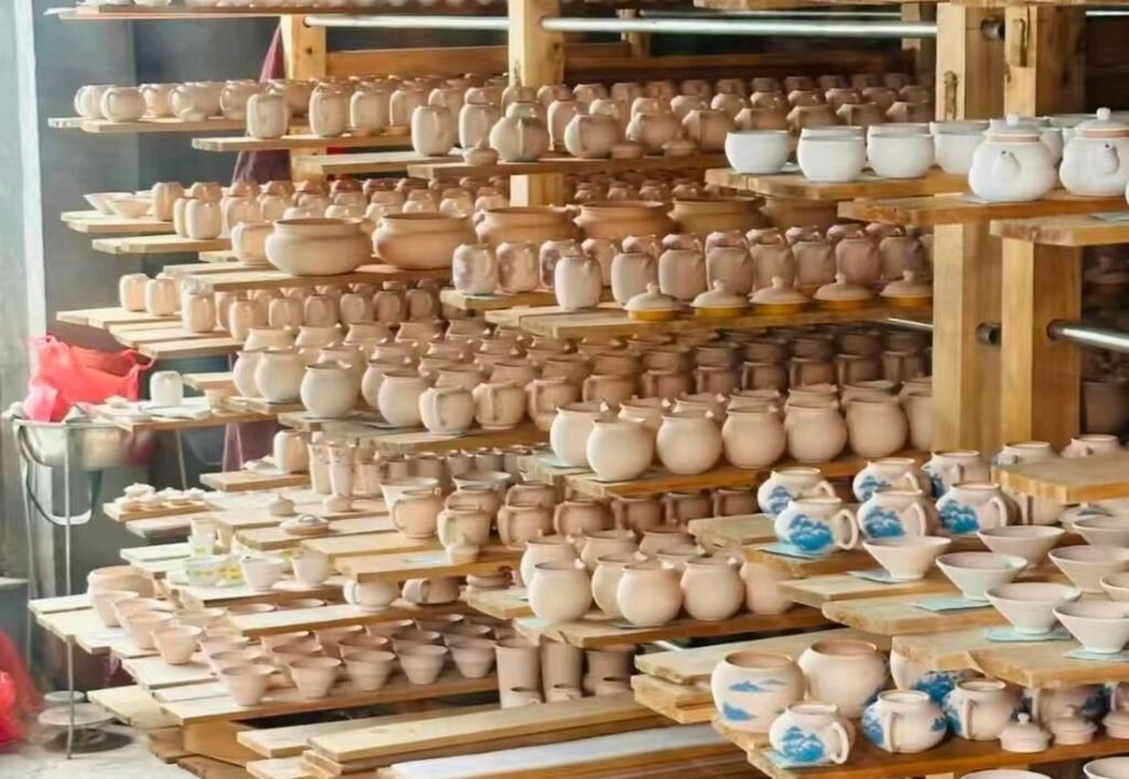 Producción de vajilla de cerámica LozaPro en fábrica